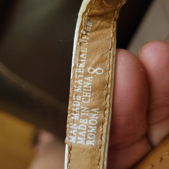 YELLOWBOX ROMONA white with gold  beaded sandals slides rubber soles SZ 8 EUC… - Picture 5 of 7